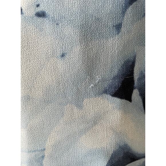 CALVIN KLEIN, SIZE 1X, BLUE FLORAL TOP, SHEER WITH LINING - Picture 6 of 6